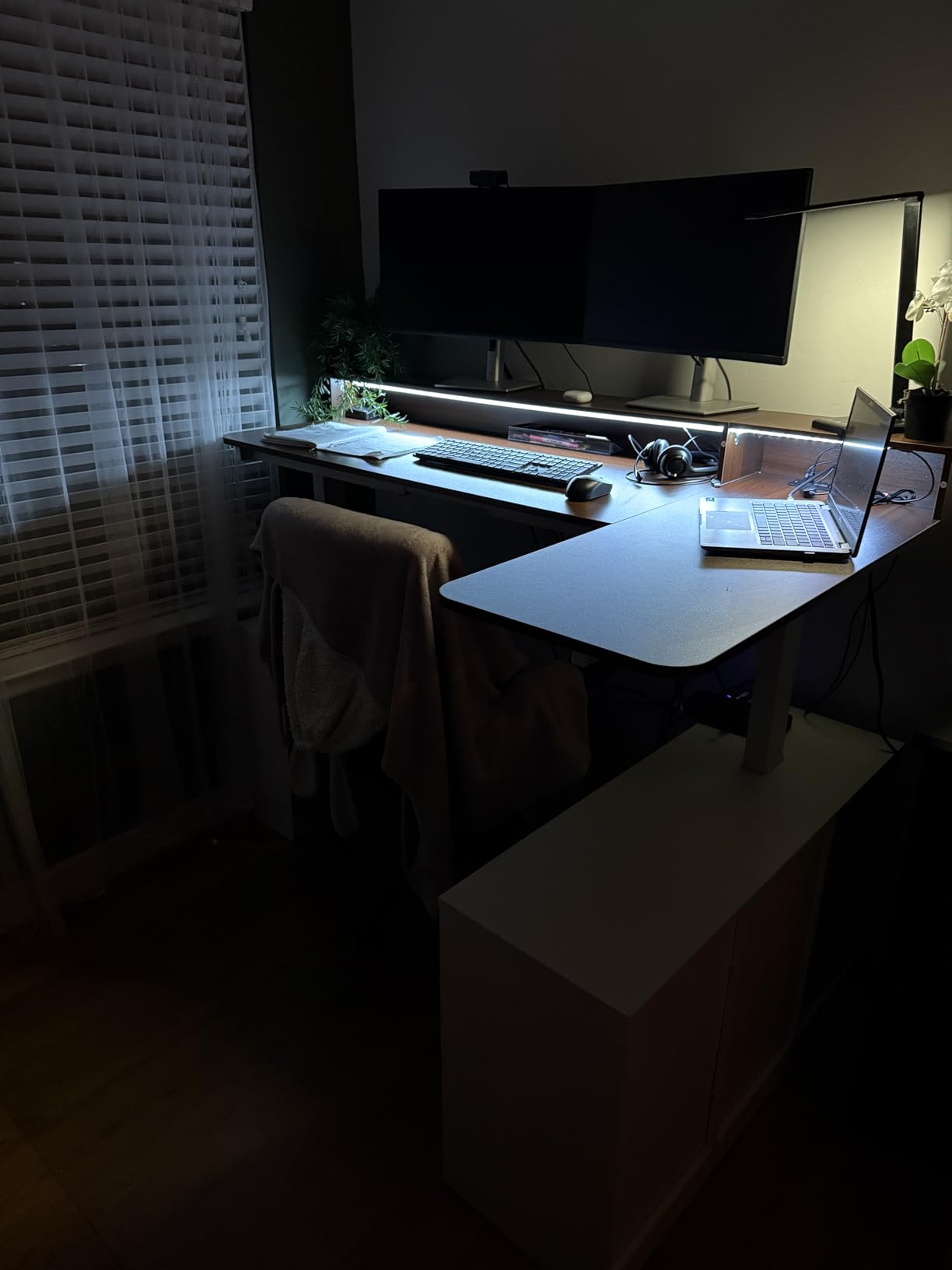 SEDETA L Shaped Gaming Standing Desk, 63 inch Height Adjustable Office Executive Desk with Storage Shelves and Monitor Stand, Computer Gaming Desk with Power Outlet, LED Lights for Home Office, Black customer photo 1