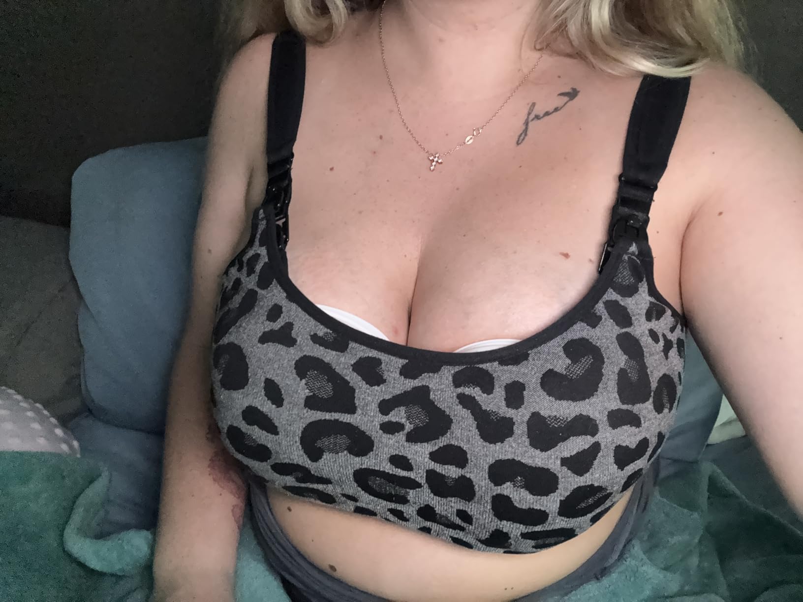 Momcozy Pumping Bra Hands Free, All-in-One Nursing & Pumping Seamless Bra for Wearable & Flange Pumps customer photo 1