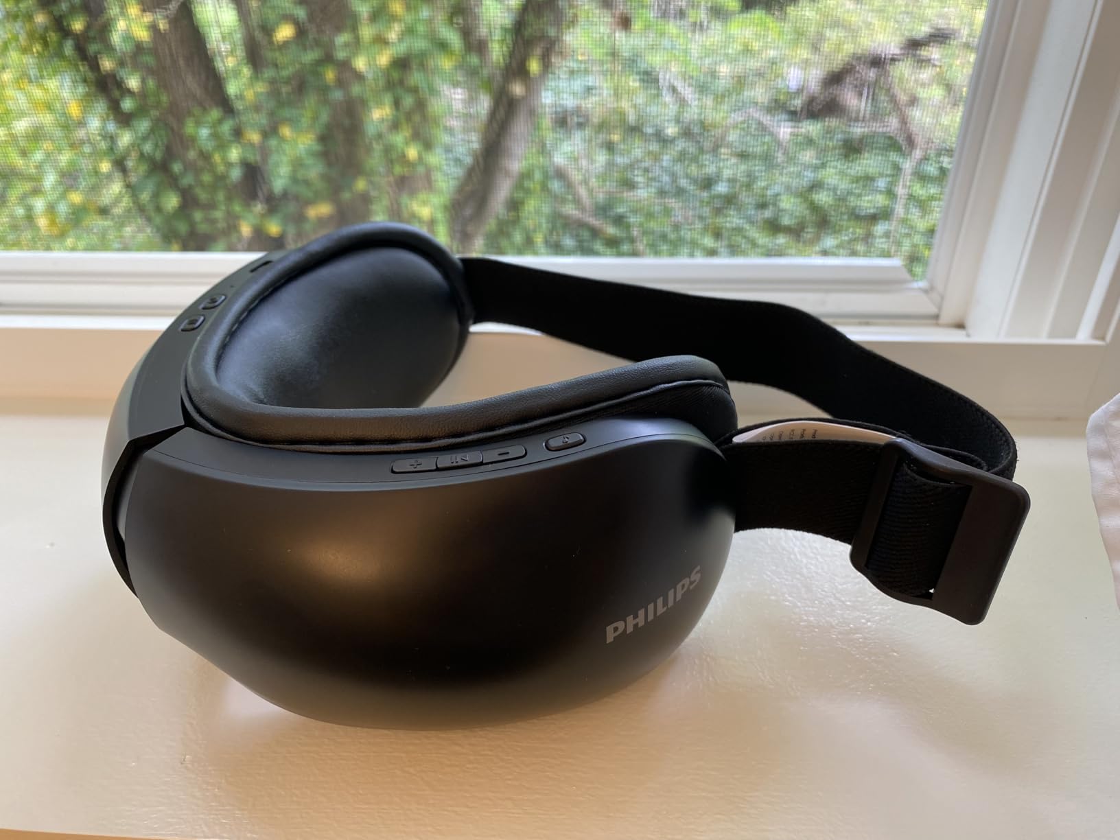 PHILIPS Eye Massager with Heat, Compression for Eye Strain & Better Sleep | Vibration Massage for Head Tension, Eye Strain, Dry Eyes & Dark Circles, Reduce Strain for Office, Travel, Gift for Women Men customer photo 1