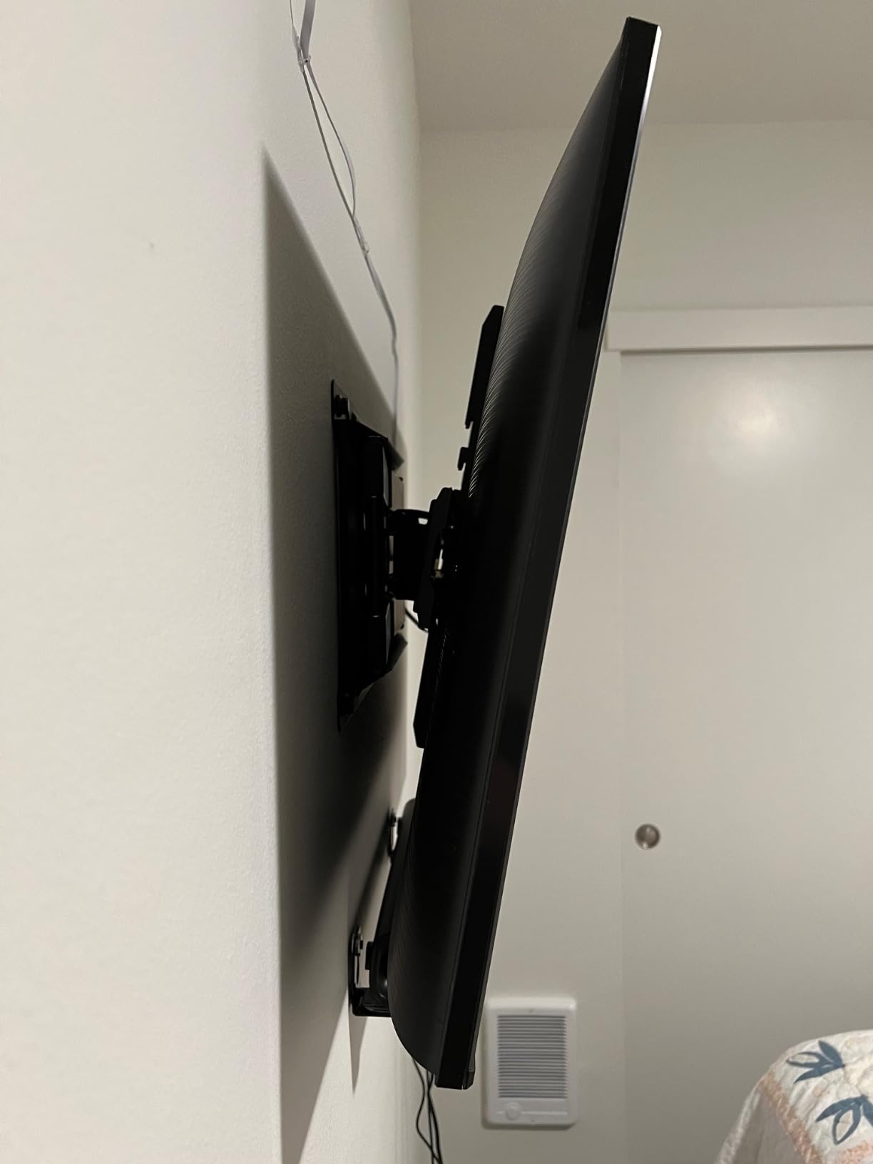 Perlegear Large Full Motion TV Wall Mount for 55–120 inch TVs up to 220 lbs customer photo 1