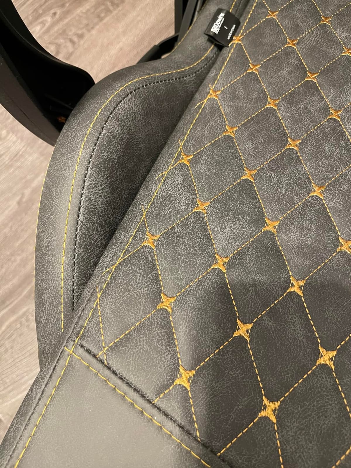 Dowinx Big and Tall Gaming Chair 400LBS, Ergonomic Computer Chair with Massage Lumbar Support & Footrest, High Back Comfortable Office & Gaming Chair with 4D Armrests, PU Leather, Black customer photo 1