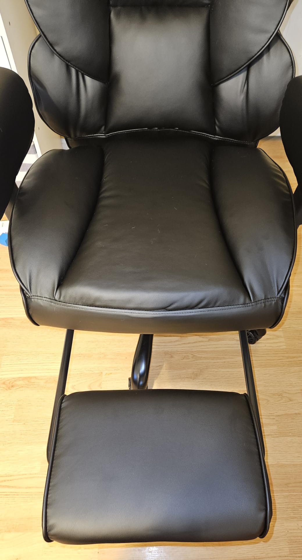 Big and Tall Gaming Office Chair 400lbs - Heavy Duty Ergonomic Computer Desk Chair with Footrest, Adjustable Armrests, High Back PU Leather with Racing Style (Black/Red) customer photo 1
