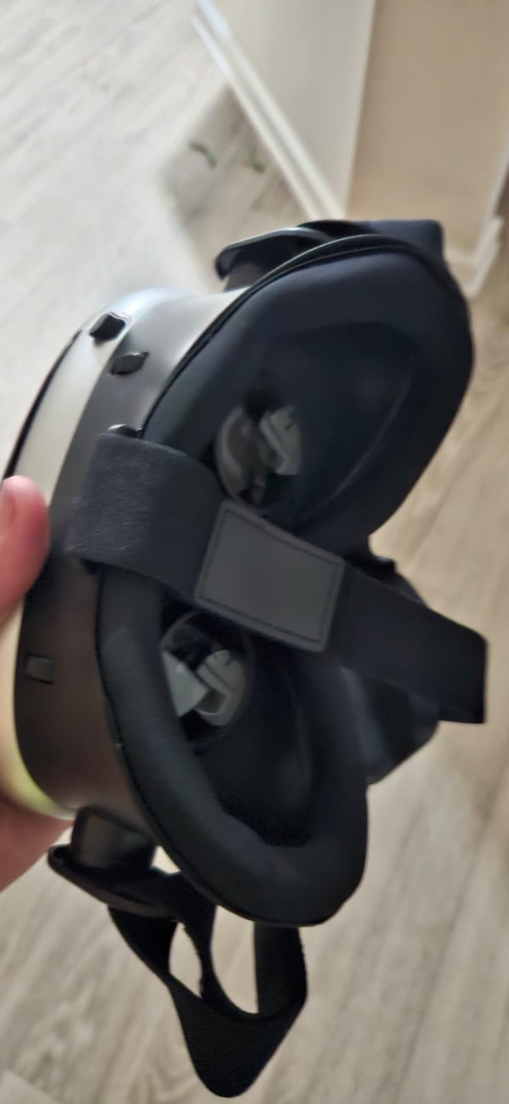 VR Headset with Bluetooth Controller, HD Aspheric Lenses, Adjustable Focus & IPD - Universal Fit for 4.7-7