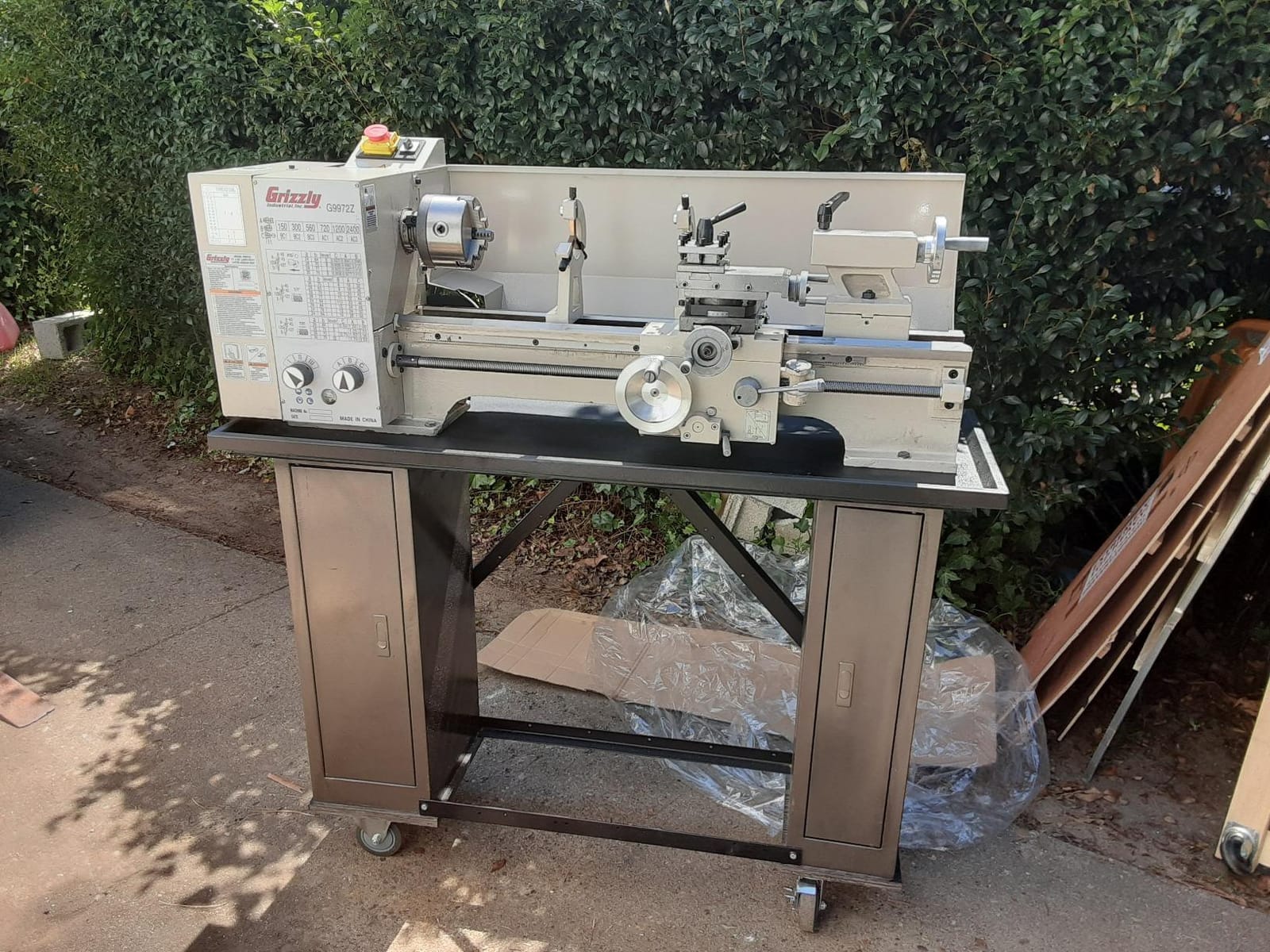 Grizzly G9972Z Bench Lathe with Gearbox, 11 x 26-Inch customer photo 1