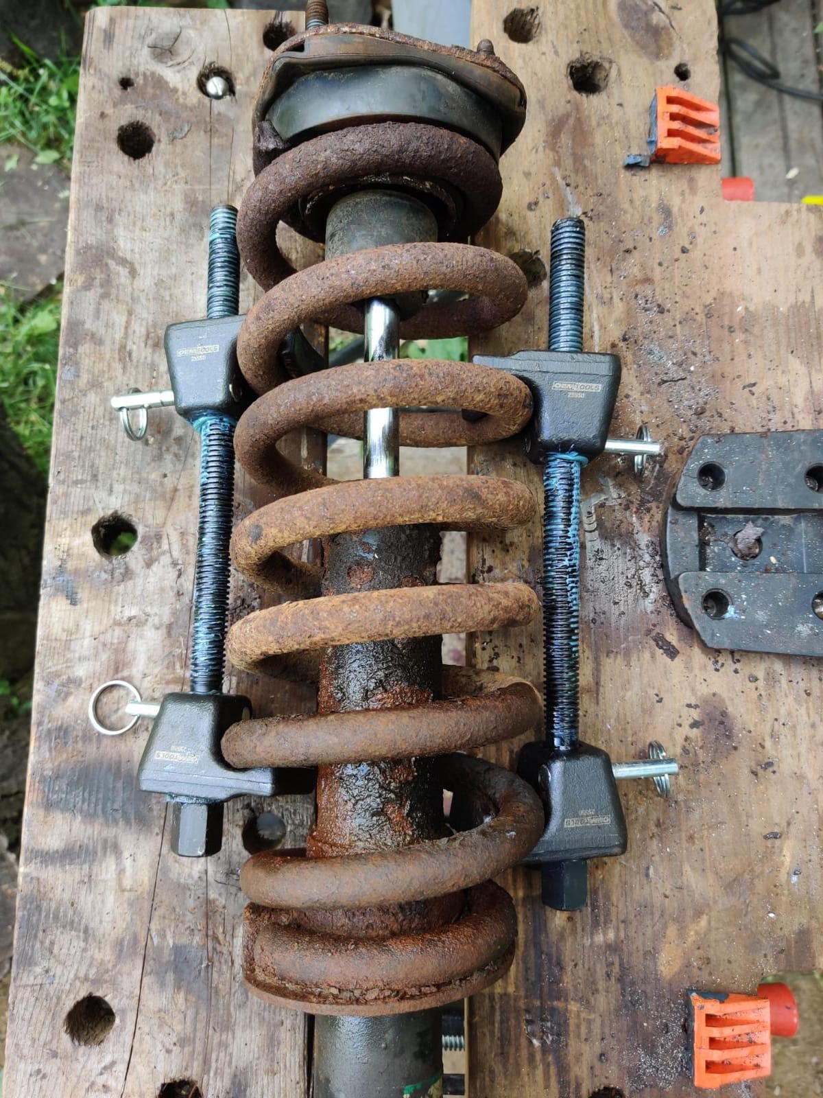 OEMTOOLS MacPherson 10.75 Inch Strut Spring Compressor, Forged Hooks customer photo 1