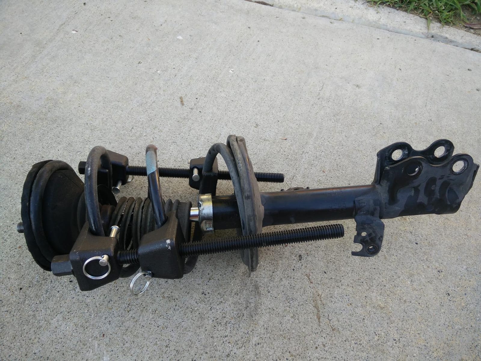 OEMTOOLS MacPherson 10.75 Inch Strut Spring Compressor, Forged Hooks customer photo 2