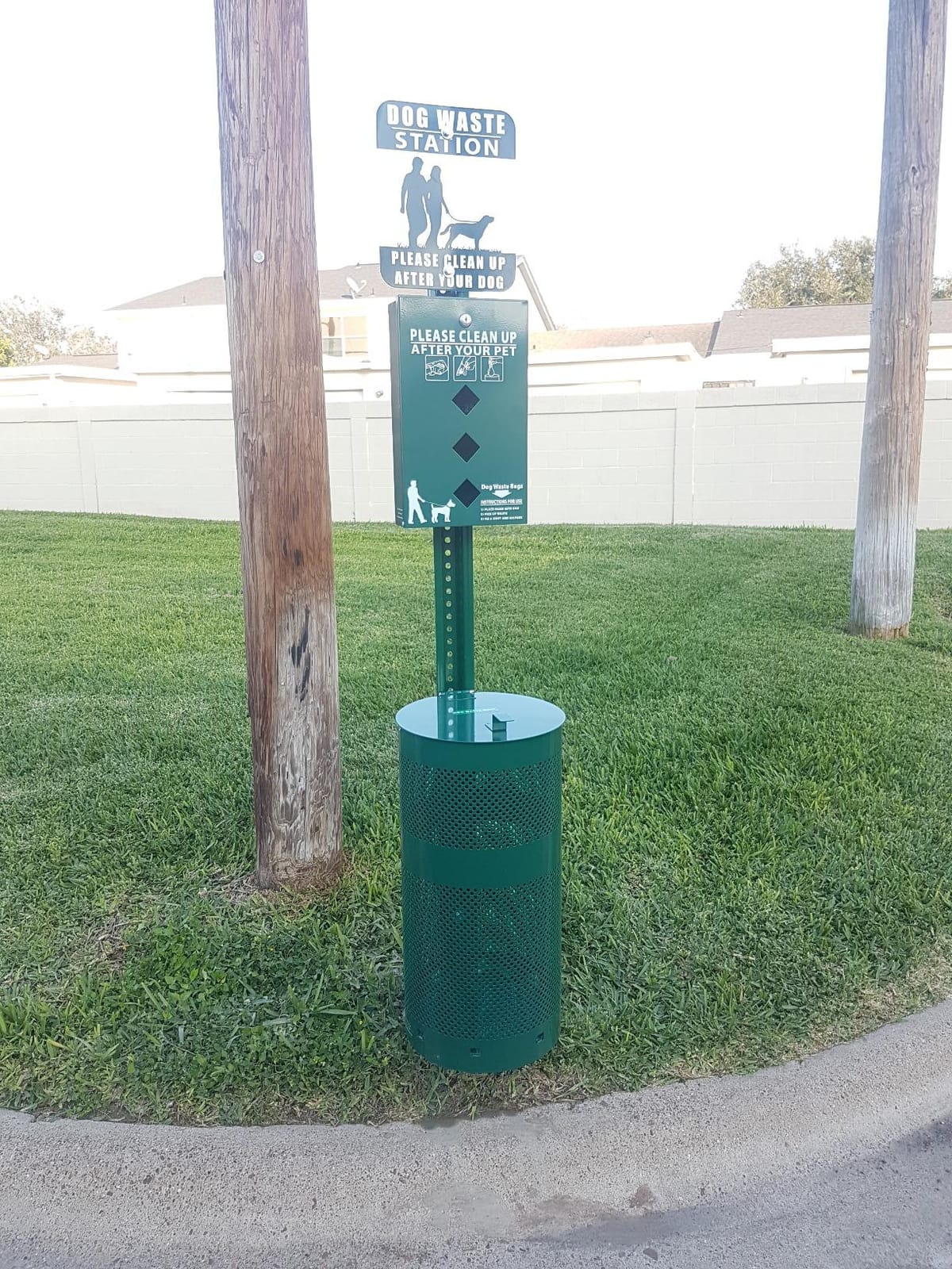 ZERO WASTE USA - Rust-Proof Dog Waste Station with 2,400 Bags - Green customer photo 1