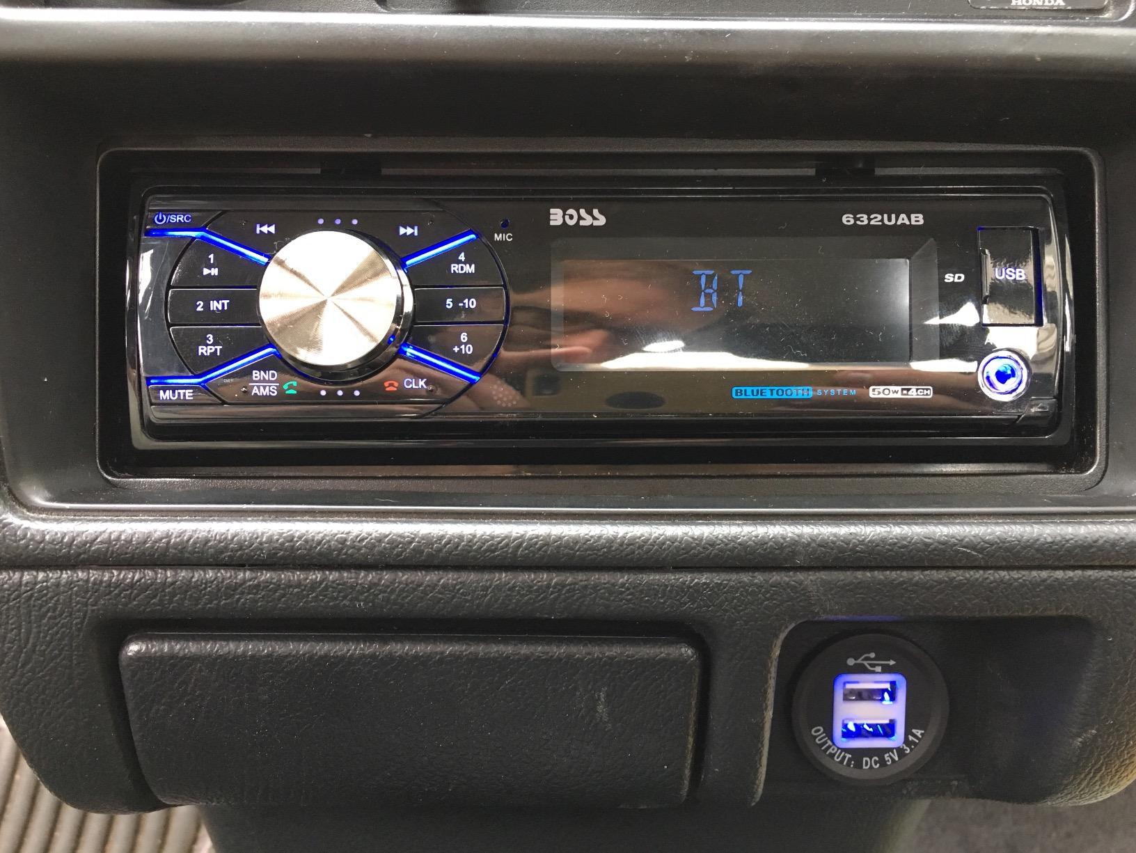 BOSS Audio Systems 632UAB Single DIN Bluetooth Car Stereo, AUX Input, USB customer photo 1