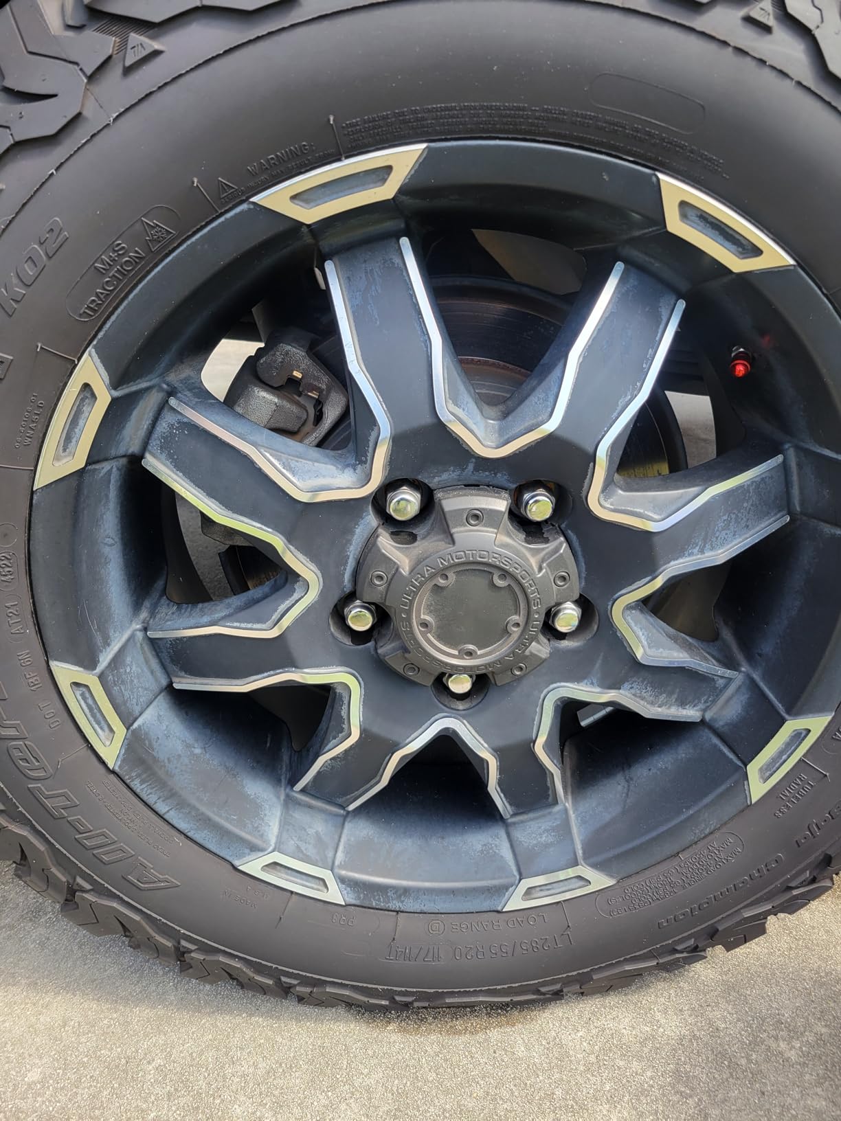 Chemical Guys, Wheel Guard & Rim Wax for All Wheel Finishes, Carnauba, 8 oz customer photo 2