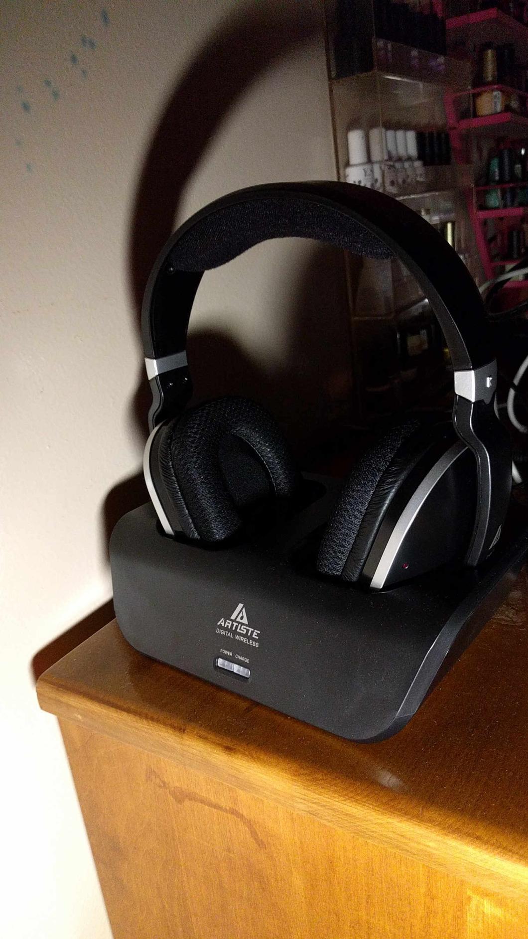 MONODEAL Wireless TV Headphones, Over Ear Headsets for TV Watching customer photo 1