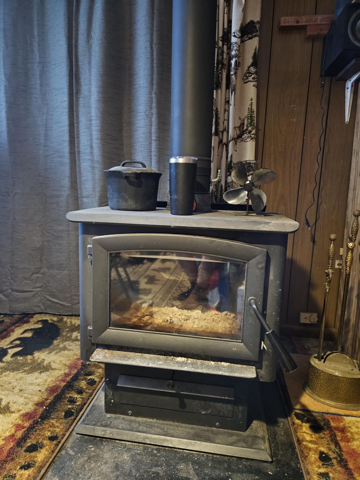 Ashley Hearth AW2520E-P 2,500 sq ft Wood Stove with Legs and Pedestal customer photo 2