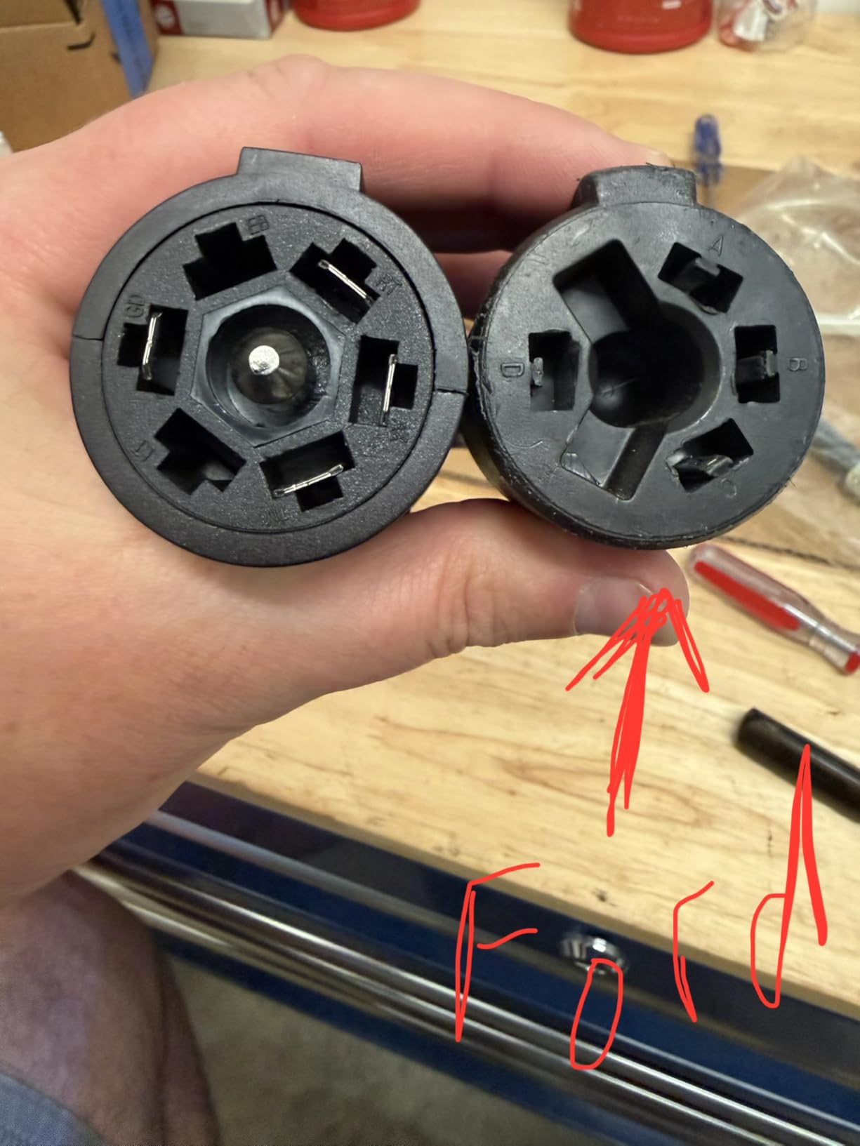 Oyviny 7 Pin Round to 4 and 5 Pin Flat Blade Trailer Adapter, 7 Way to 5 Way Trailer Plug Adapter 2-in-1 Design customer photo 2