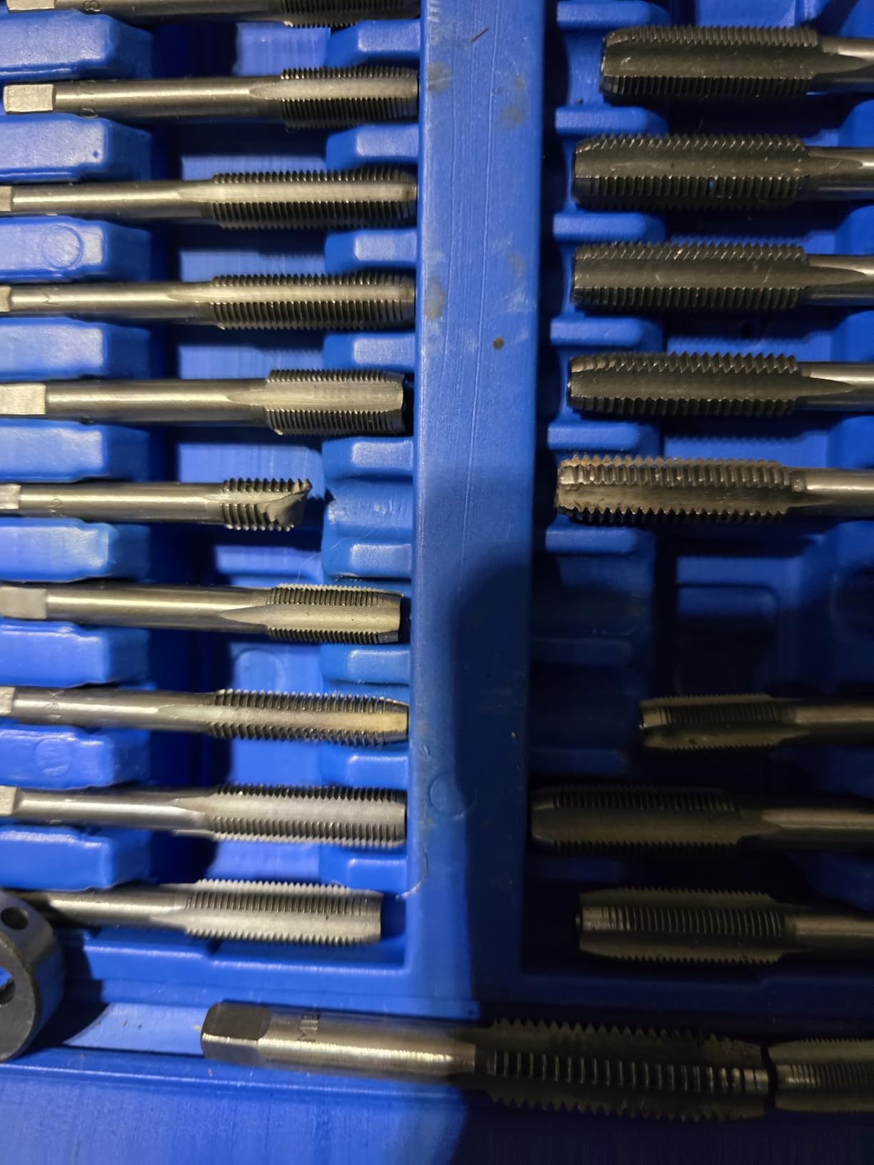110PCS Tap and Die Set, Metric Tap and Die Rethreading Kit customer photo 1