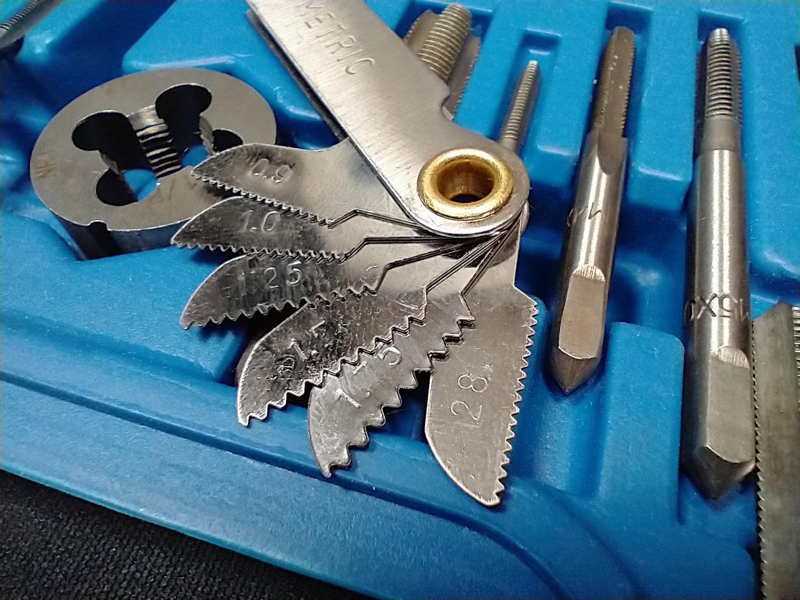 Anfrere 80pcs Tap and Die Set for Cutting External and Internal Threads customer photo 1