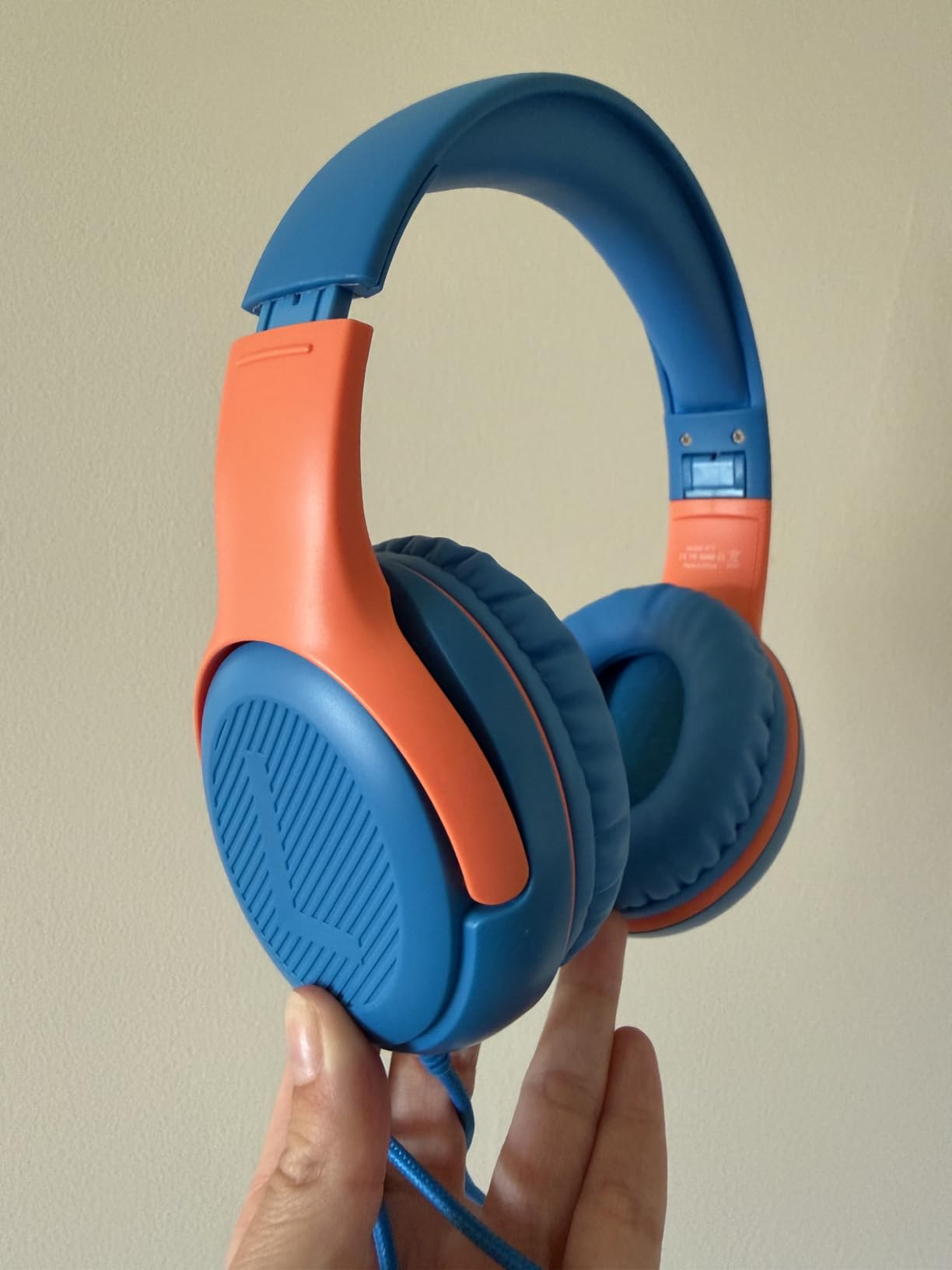 awatrue AT2 Kids Headphones for School with Mic, 85/94dB Safe Volume Limit customer photo 2