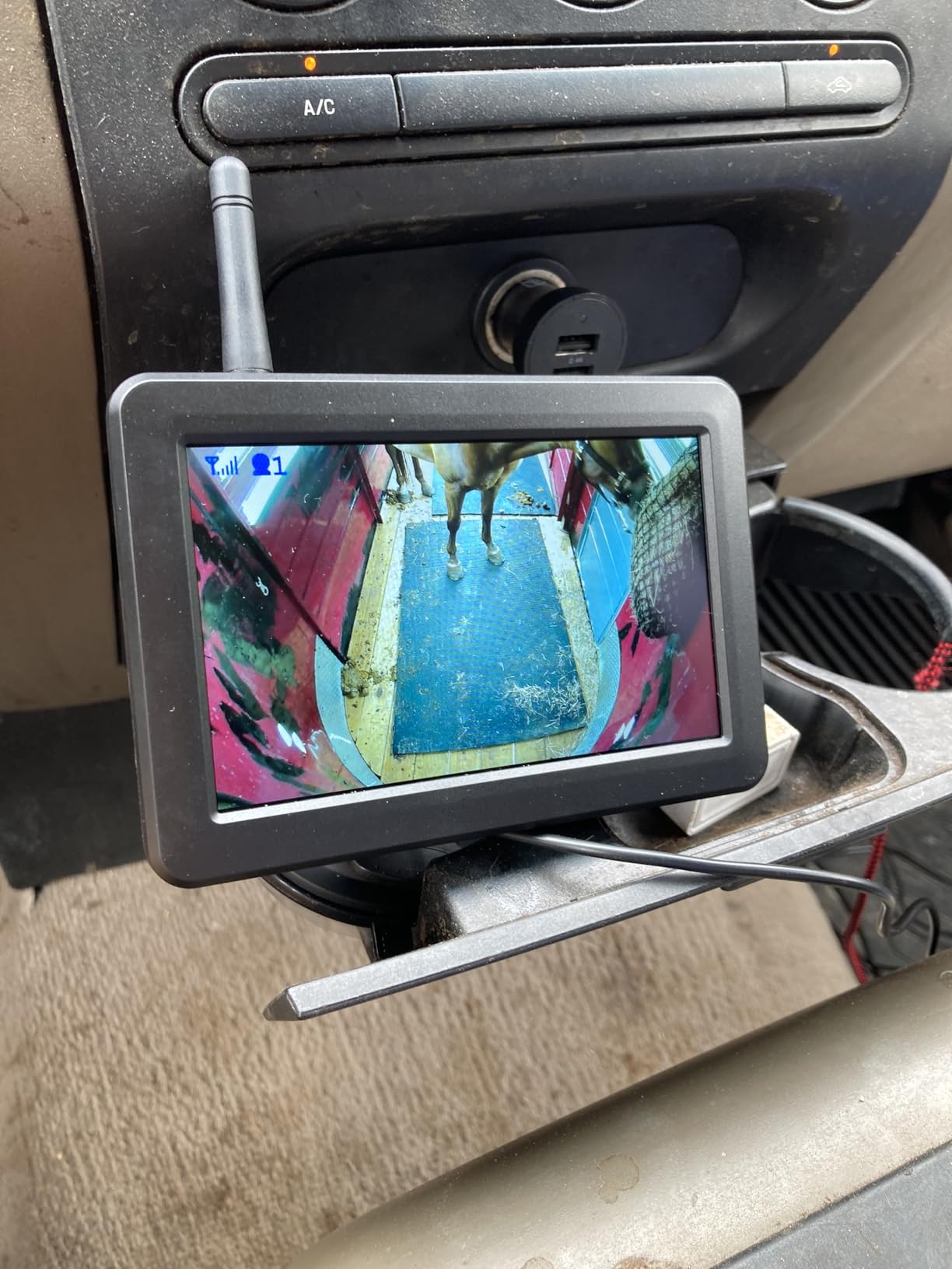 EWAY Wireless WiFi Magnetic Hitch Backup Camera 1080P HD Rechargeable Battery Powered No Wiring Rear View Reverse Monitoring Camera for Car Truck Pickup RV Camper 5th Wheel Horse Trailer Boat Trailer customer photo 1