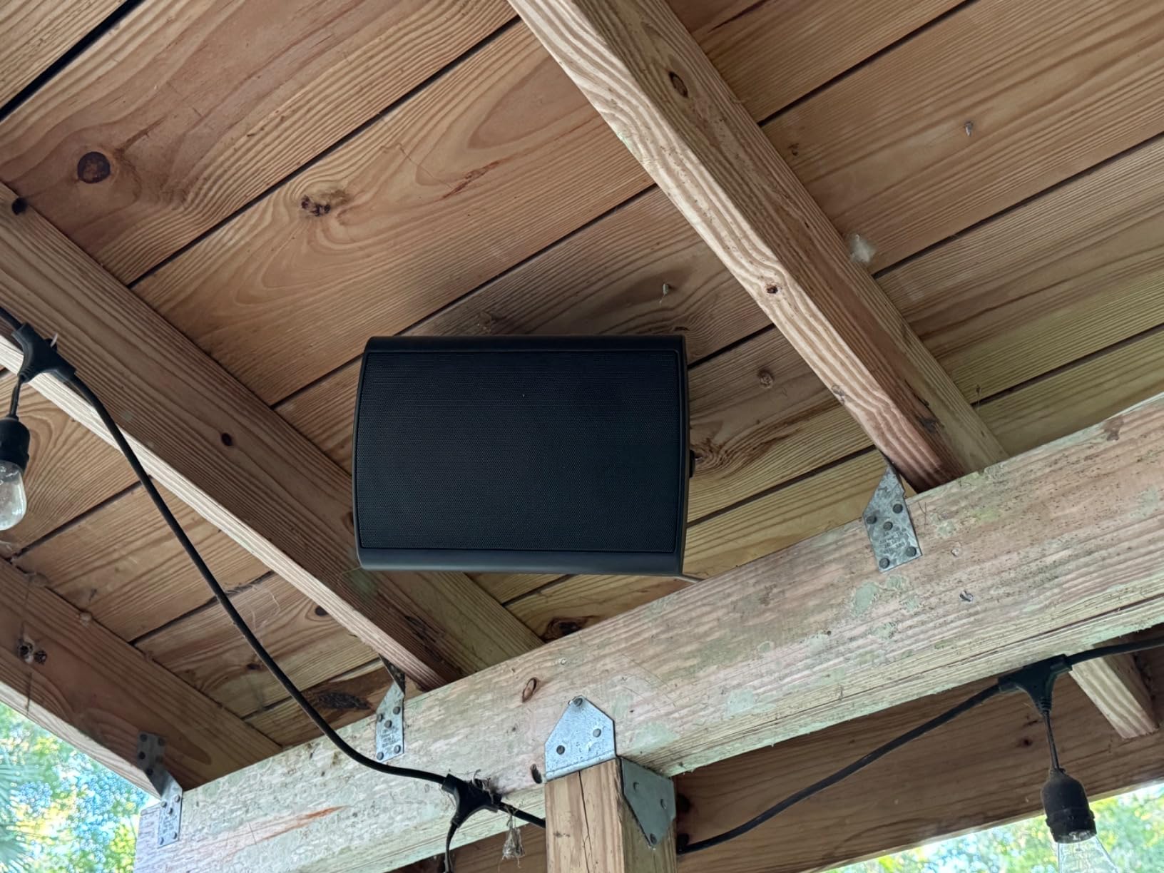 STUDIOFINIX 6.5 Inch Outdoor Speakers Waterproof Wired 400W Wall Mount Speakers Passive, Suitable use for Indoor, Patio,Covered Deck,Porch,Pool Side (Black) customer photo 1