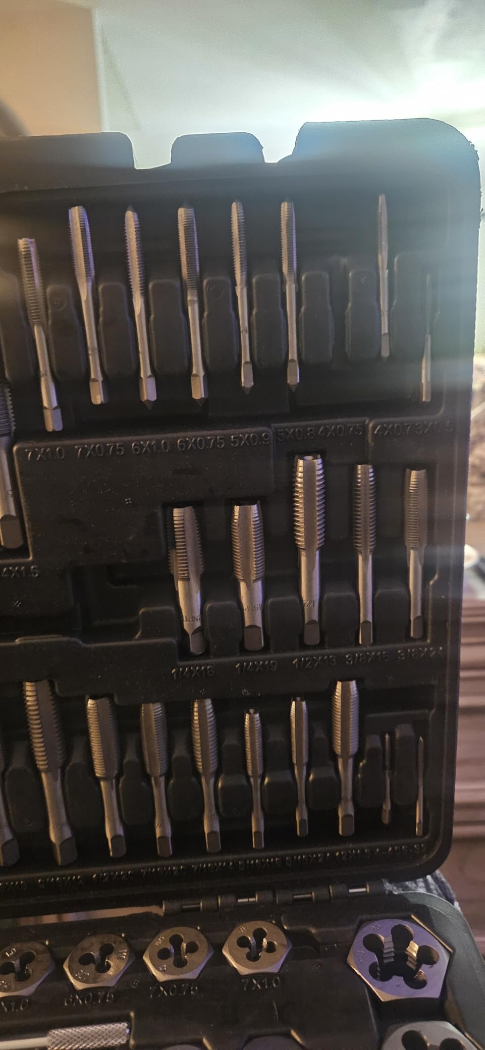 VEVOR Tap and Die Set 116 Pcs Metric and SAE Size Bearing Steel Taps Dies customer photo 1