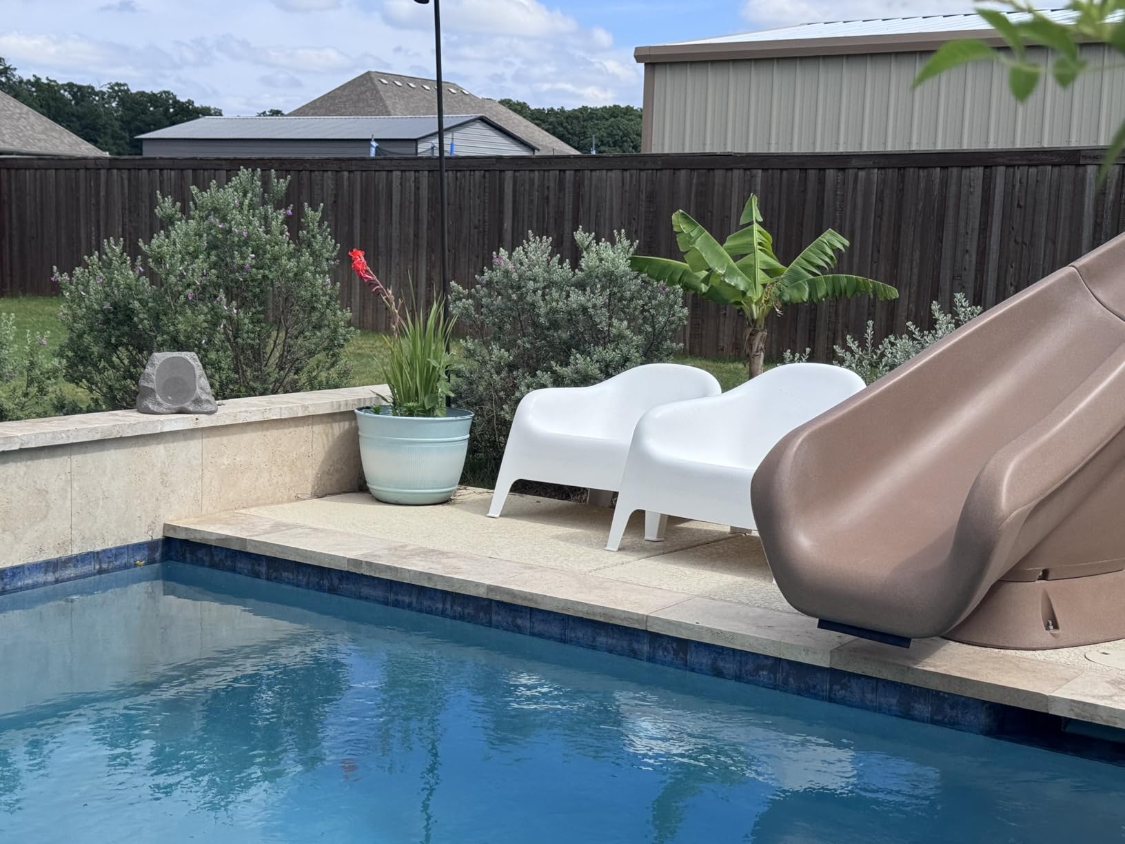 Victrola Rock Speaker Connect - Outdoor Bluetooth Solar Speaker - Granite customer photo 1