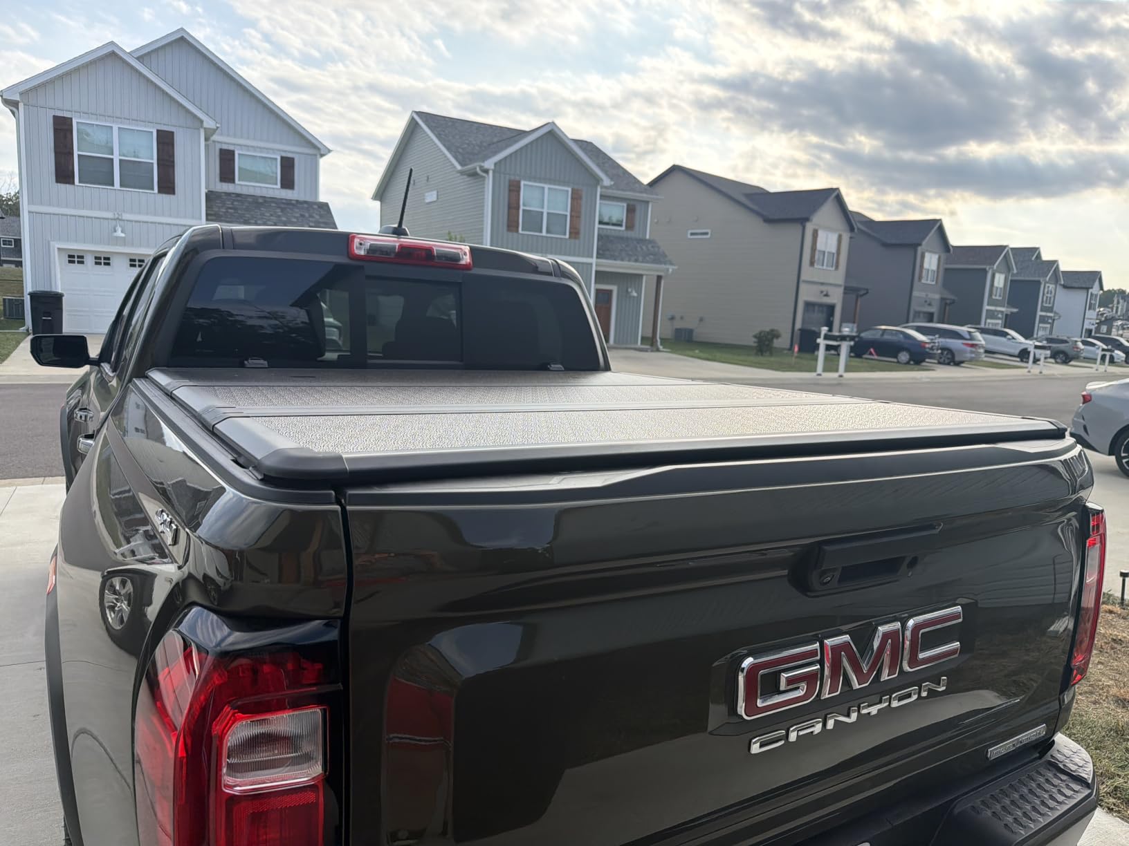 Hard Bed Cover for 2023-2026 Chevy Colorado/GMC Canyon 5.2 FT customer photo 1