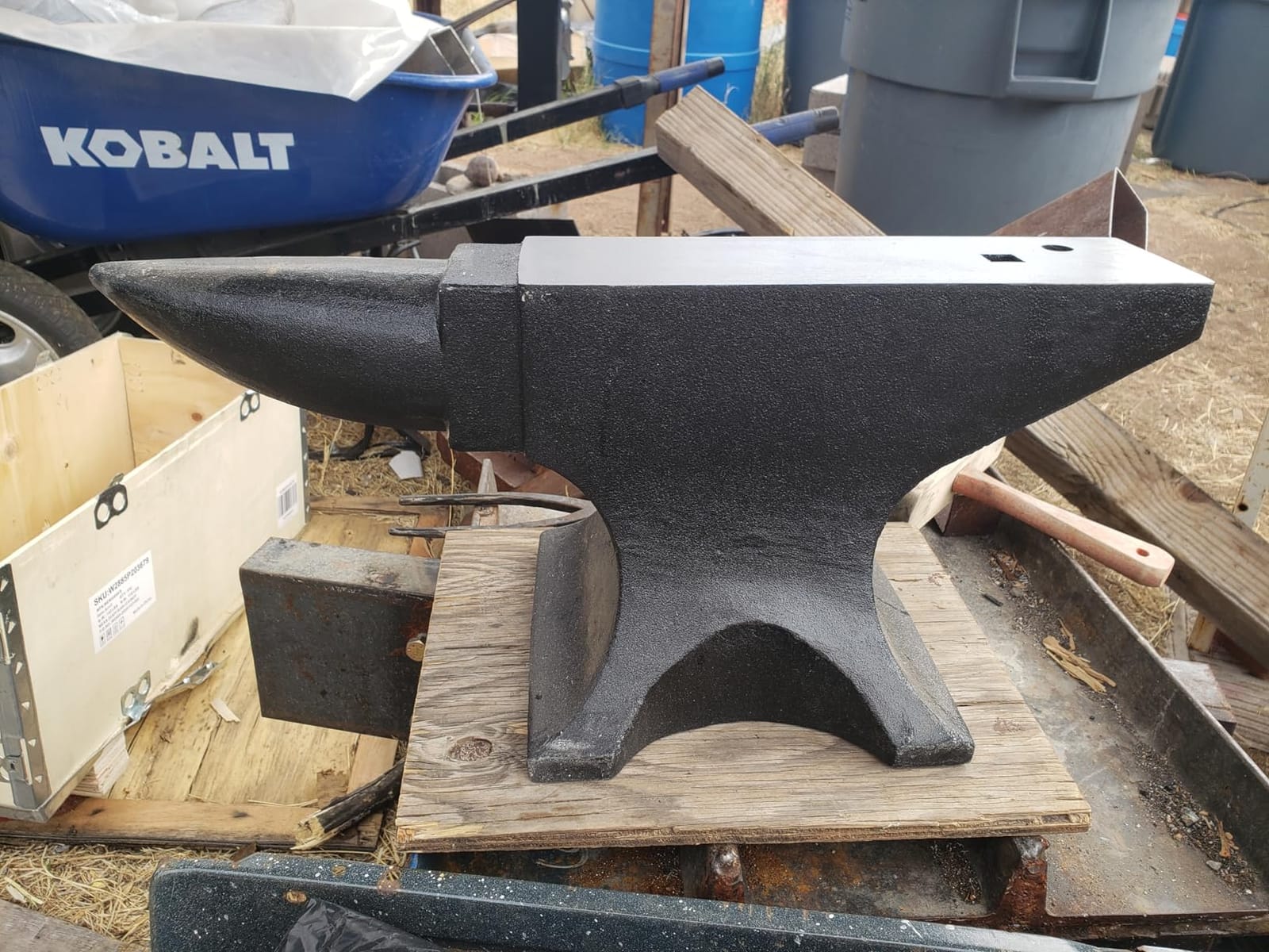 Cast Steel Anvil,132 Lbs(60kg) Single Horn Anvil,High Hardness Round Horn Anvil Blacksmith with Large Countertop and Stable Base,Metalsmith Tool for Bending and Shaping,Black customer photo 1