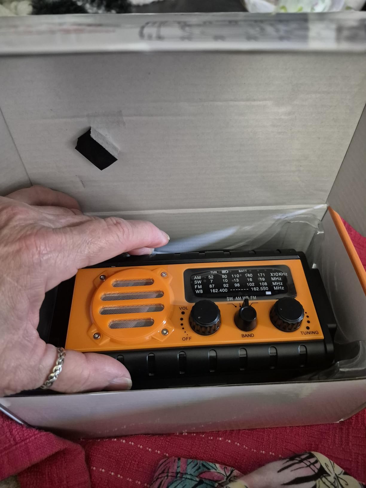 QAUYYW Solar Hand Crank Emergency Radio, 20000mAh AM FM NOAA Weather Radio customer photo 2