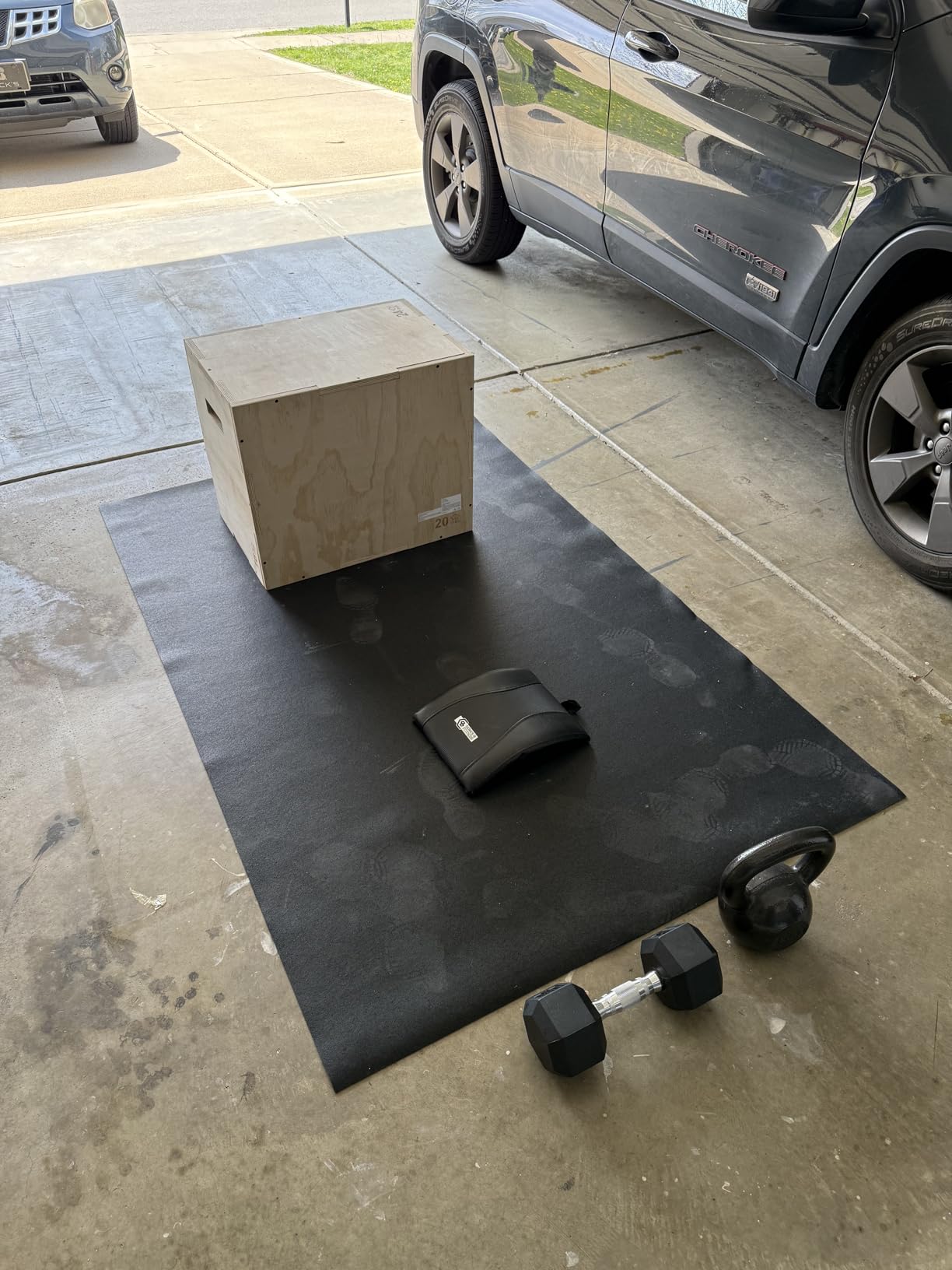 Amazon Basics 3-in-1 Wooden Plyo Box, Non-Slip Plyometric Jump Box with Three Heights for Home Gym Workout, Easy Assembly customer photo 1