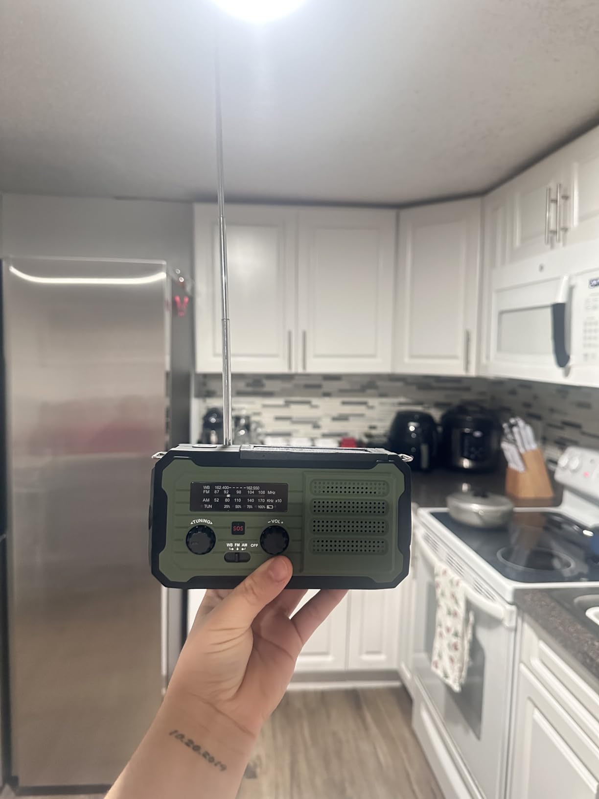Emergency Radio Hand Crank Solar, 10000mAh/37000mWh Emergency Weather Radio customer photo 2